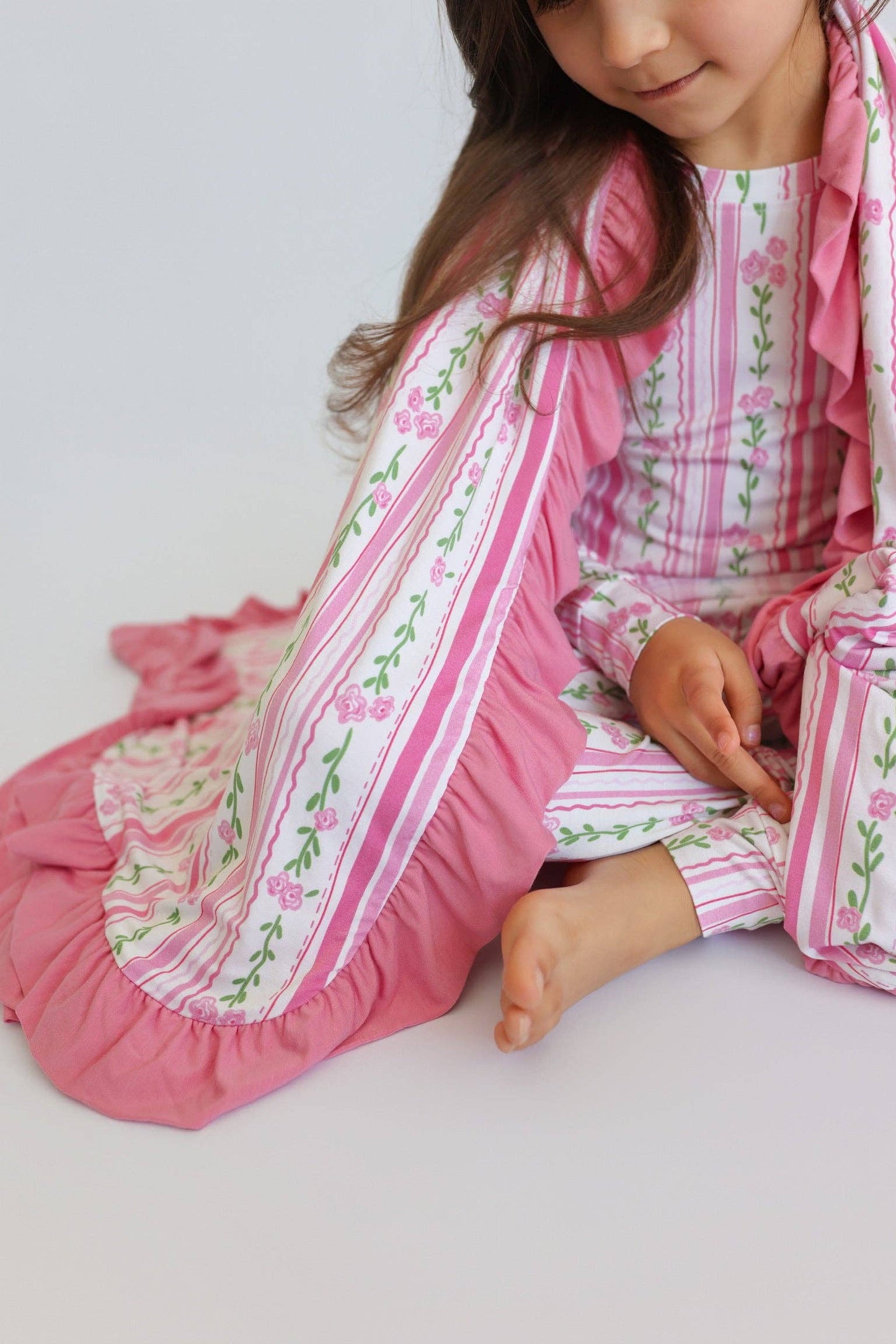 FOREVER FLORAL DREAM RUFFLE BLANKET